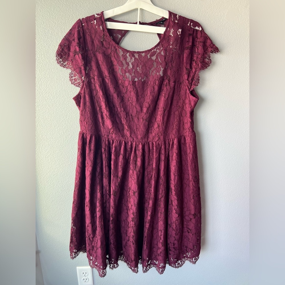 Torrid marroon lace cap sleeve cutout back knee length dress Women’s sz 16